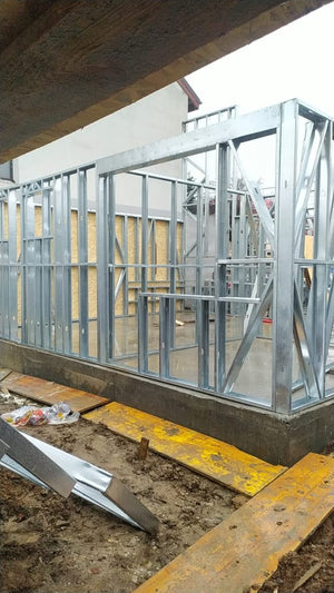 Montage structure métallique pour une maison à étages à Bucarest thumbnail