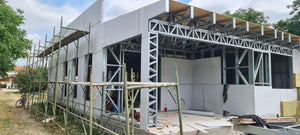 Installation de panneaux de fibrociment pour les murs et construction de la toiture d'une maison dans la commune de Snagov thumbnail