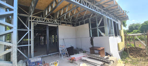Installation de panneaux de fibrociment pour les murs et construction de la toiture d'une maison dans la commune de Snagov thumbnail