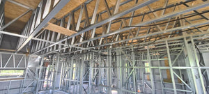 Installation de panneaux de fibrociment pour les murs et construction de la toiture d'une maison dans la commune de Snagov thumbnail