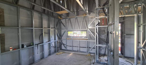 Installation de panneaux de fibrociment pour les murs et construction de la toiture d'une maison dans la commune de Snagov thumbnail