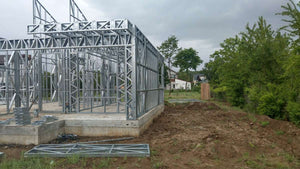 Montage de la structure métallique pour un projet de maison ignifuge à Saftica thumbnail