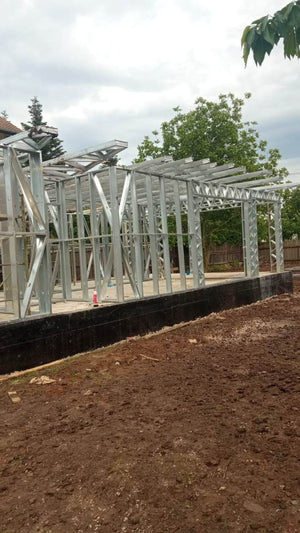 Montage de la structure métallique du toit pour une maison de plain-pied à Ilfov thumbnail