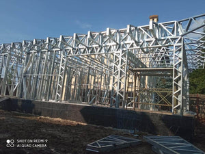 Montage de la structure métallique du toit pour une maison de plain-pied à Ilfov thumbnail