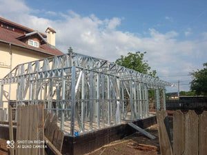 Montage de la structure métallique du toit pour une maison de plain-pied à Ilfov thumbnail
