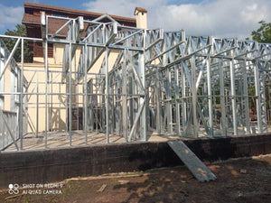 Montage de la structure métallique du toit pour une maison de plain-pied à Ilfov thumbnail