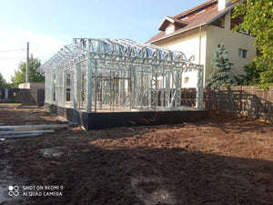 Montage de la structure métallique du toit pour une maison de plain-pied à Ilfov thumbnail