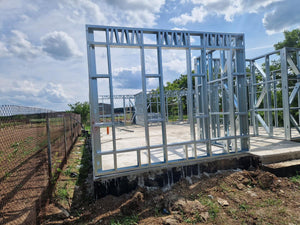 Montage de la structure métallique pour une maison de plain-pied de modèle 130-093 dans la commune de Snagov thumbnail