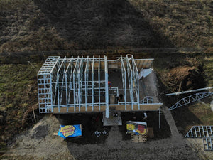 Montage de la structure métallique de la maison et revêtement extérieur en OSB de 15 mm thumbnail