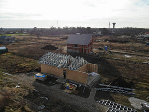 Montage de la structure métallique de la maison et revêtement extérieur en OSB de 15 mm thumbnail