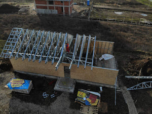 Montage de la structure métallique de la maison et revêtement extérieur en OSB de 15 mm thumbnail