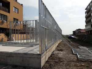 Montage de la structure métallique pour le rez-de-chaussée d'un projet de halle de 480 mètres carrés thumbnail