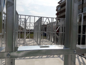 Montage de la structure métallique pour le rez-de-chaussée d'un projet de halle de 480 mètres carrés thumbnail