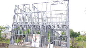 Montage de la structure métallique pour un projet de maison de 120 mètres carrés thumbnail