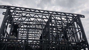 Montage de la structure métallique pour un projet de maison de 120 mètres carrés thumbnail