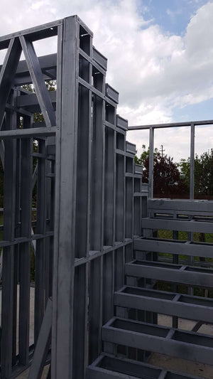 Montage de la structure métallique pour un projet de maison de 120 mètres carrés thumbnail