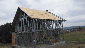 Montage structure métallique et revêtement extérieur en OSB et polystyrène expansé à Pitesti thumbnail