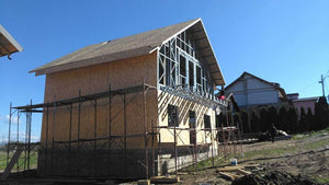Montage structure métallique et revêtement extérieur en OSB et polystyrène expansé à Pitesti thumbnail