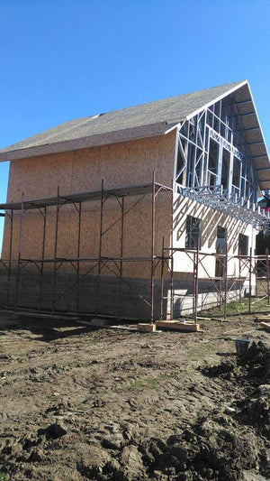 Montage structure métallique et revêtement extérieur en OSB et polystyrène expansé à Pitesti thumbnail