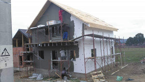 Montage structure métallique et revêtement extérieur en OSB et polystyrène expansé à Pitesti thumbnail