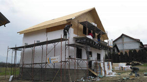Montage structure métallique et revêtement extérieur en OSB et polystyrène expansé à Pitesti thumbnail