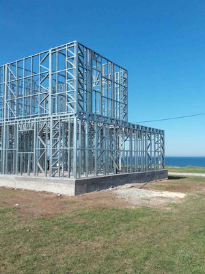 Montage de la structure métallique légère pour un projet de maison de 250 mètres carrés thumbnail