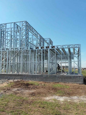 Montage de la structure métallique légère pour un projet de maison de 250 mètres carrés thumbnail