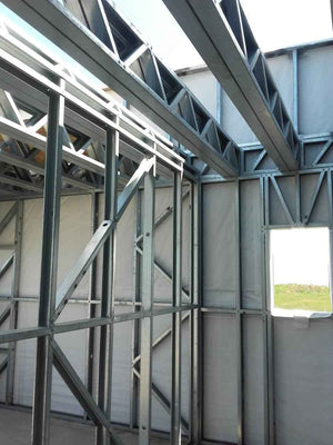 Montage de la structure métallique légère pour un projet de maison de 250 mètres carrés thumbnail