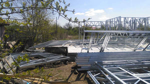 Montage de la structure métallique légère pour un projet de maison de 260 mètres carrés thumbnail