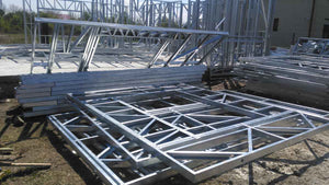 Montage de la structure métallique légère pour un projet de maison de 260 mètres carrés thumbnail