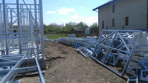 Montage de la structure métallique légère pour un projet de maison de 260 mètres carrés thumbnail