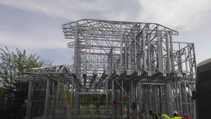 Montage de la structure métallique légère pour un projet de maison de 260 mètres carrés thumbnail