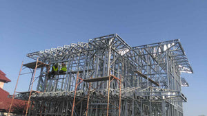 Montage de la structure métallique légère pour un projet de maison de 260 mètres carrés thumbnail