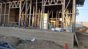Montage de la structure métallique pour un projet de maison clé en main de 72 mètres carrés thumbnail