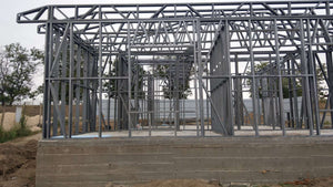 Montage de la structure métallique pour un projet de maison clé en main de 72 mètres carrés thumbnail