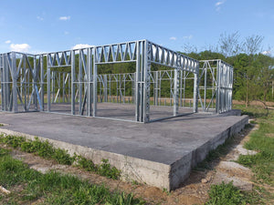 Montage de la structure métallique des murs pour une maison de 320 mètres carrés à Snagov thumbnail