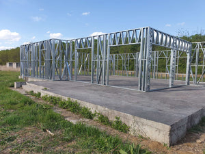 Montage de la structure métallique des murs pour une maison de 320 mètres carrés à Snagov thumbnail