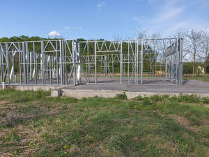 Montage de la structure métallique des murs pour une maison de 320 mètres carrés à Snagov thumbnail
