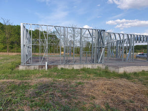 Montage de la structure métallique des murs pour une maison de 320 mètres carrés à Snagov thumbnail