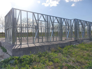 Montage de la structure métallique des murs pour une maison de 320 mètres carrés à Snagov thumbnail