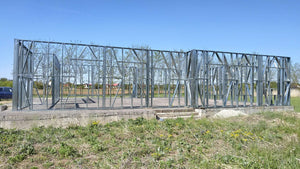 Montage de la structure métallique des murs pour une maison de 320 mètres carrés à Snagov thumbnail