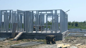 Montage de la structure métallique pour un projet de maison à Domnesti thumbnail