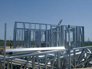 Montage de la structure métallique pour un projet de maison à Domnesti thumbnail