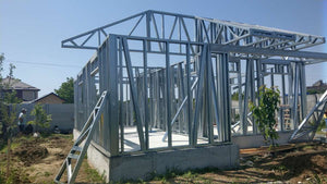 Montage d'une maison de plain-pied sur structure métallique de 96 mètres carrés à Magurele thumbnail