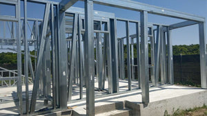 Montage d'une maison de plain-pied sur structure métallique de 96 mètres carrés à Magurele thumbnail