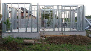 Montage d'une maison de plain-pied sur structure métallique de 96 mètres carrés à Magurele thumbnail