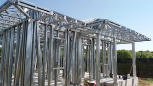 Montage d'une maison de plain-pied sur structure métallique de 96 mètres carrés à Magurele thumbnail