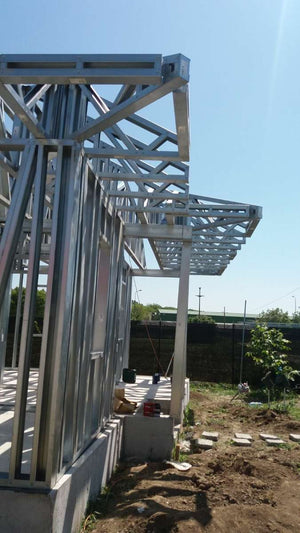 Montage d'une maison de plain-pied sur structure métallique de 96 mètres carrés à Magurele thumbnail