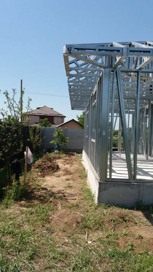 Montage d'une maison de plain-pied sur structure métallique de 96 mètres carrés à Magurele thumbnail