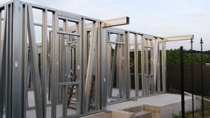 Montage d'une maison de plain-pied sur structure métallique de 96 mètres carrés à Magurele thumbnail